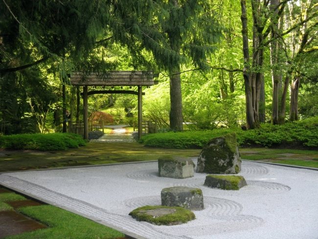 giardino zen decorato forme realizzate sabbia