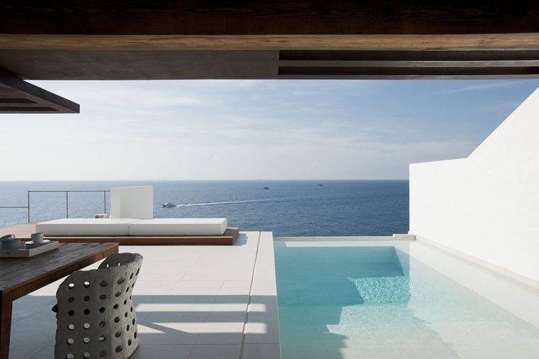piscina esterna design forma moderna