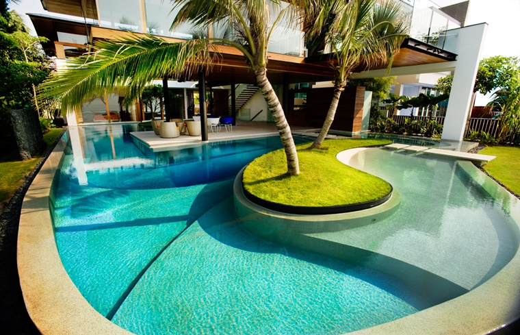 piscina esterna forma particolare isola verde