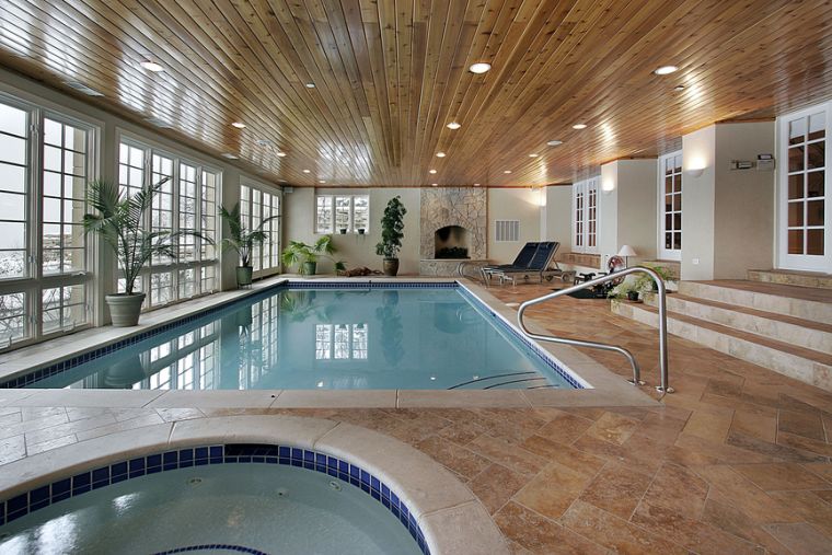 piscina interna drande dimensioni design moderno