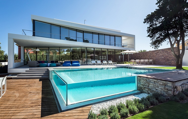piscina vetro design avanguardia casa moderna