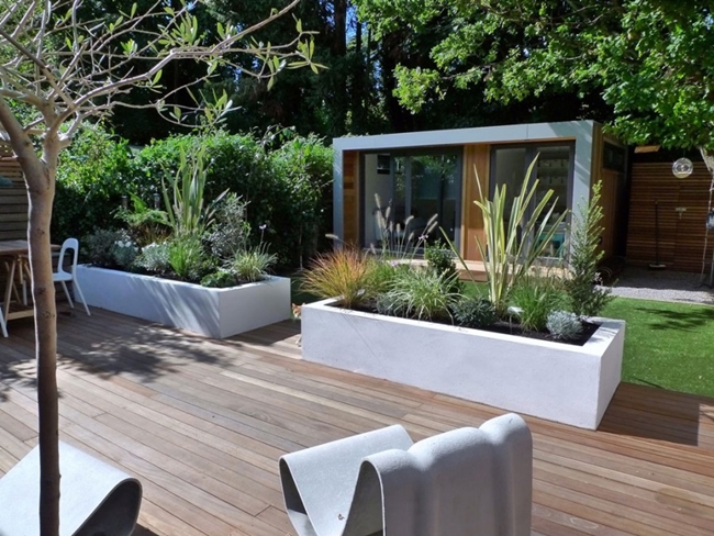 progettare ufficio giardino moderno decorato fioriere design speciale