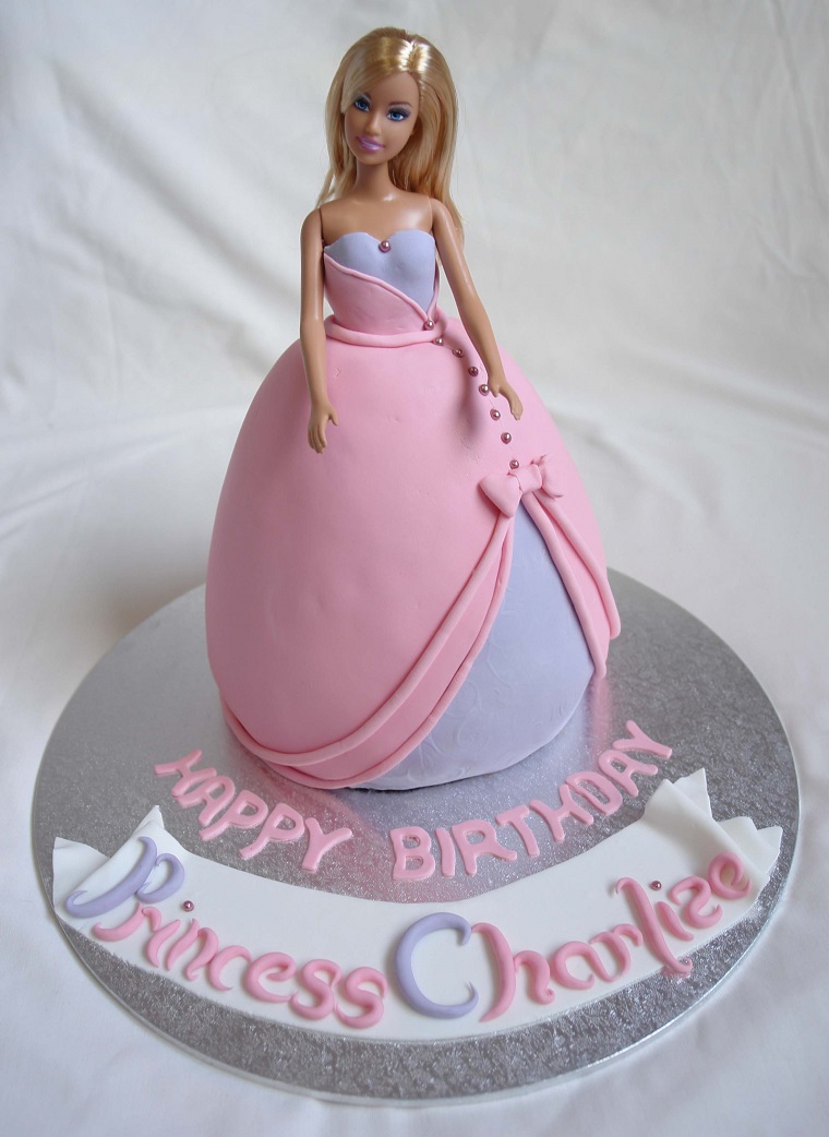 torta-compleanno-bambina-idea-originale-bambola