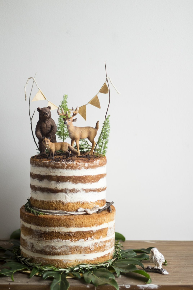 Torta compleanno bimba, torta a due piani, topper torta con animali, ghirlanda colore oro