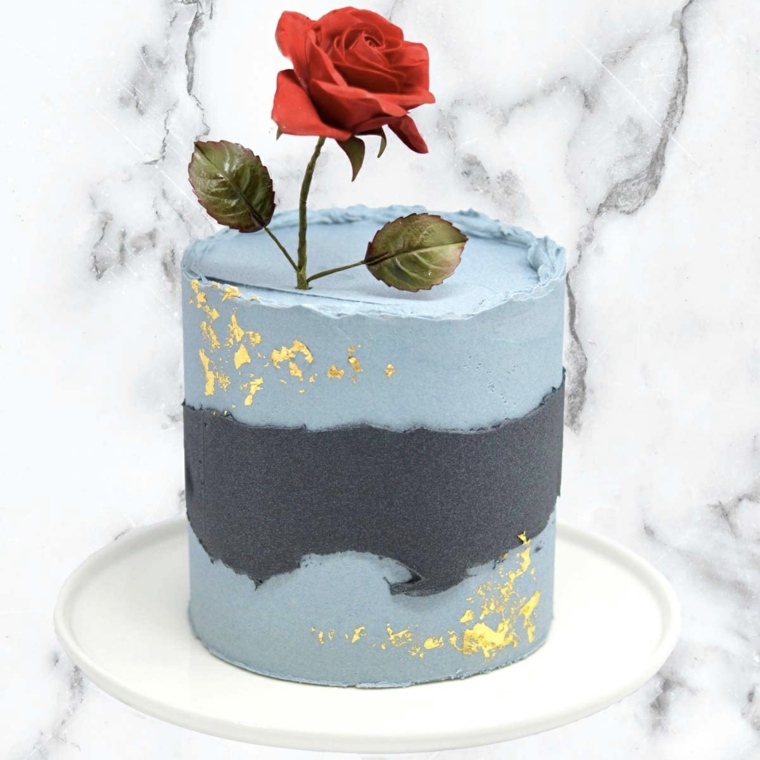Decorazione torta con rosa, dolce con crema pasticcera colorata, immagini torte compleanno da scaricare
