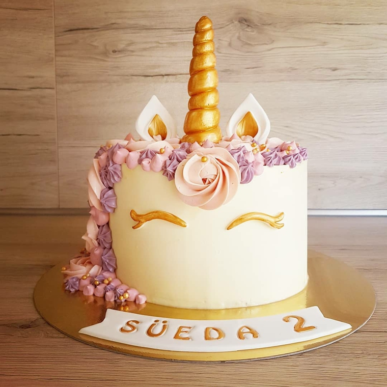 Idea per torta ragazza, torta forma unicorno, decorazioni torta con panna colorata