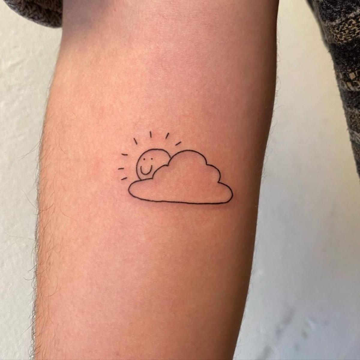 idee tatuaggi 2023 tattoo stile ignorant disegno nuvola sole