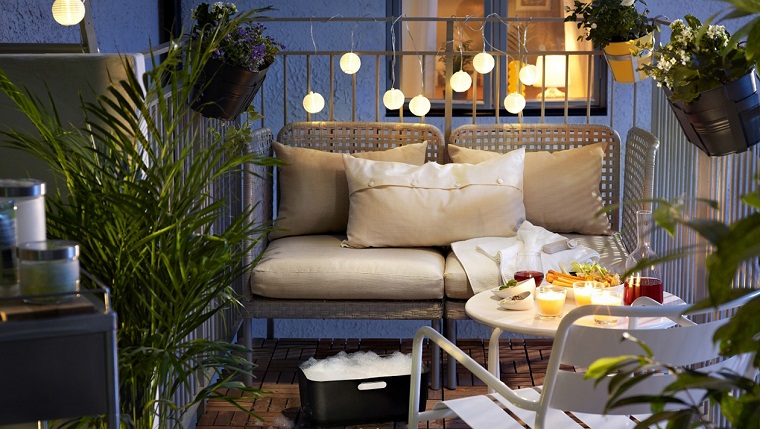 decorazioni autunnali per il terrazzo luci comfort cuscini