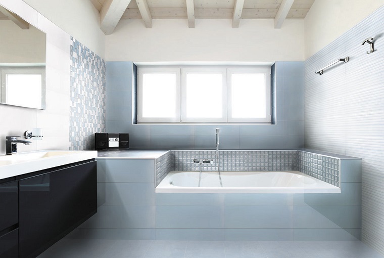 bagno moderno vasca da bagno incasso rivestimento piastrelle