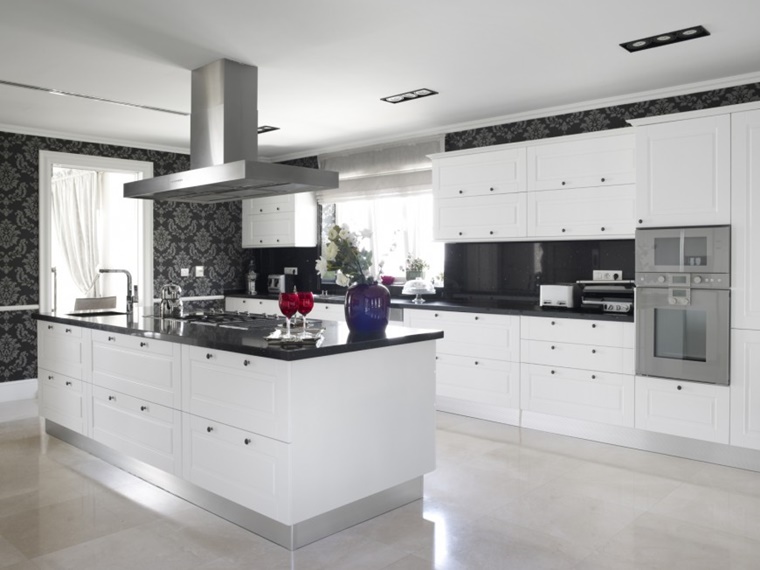 Cucina bianca e lucida la scelta di ogni donna moderna archzine.it Cucina bianca top nero