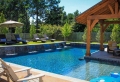 Giardino con piscina per godersi l'estate in casa