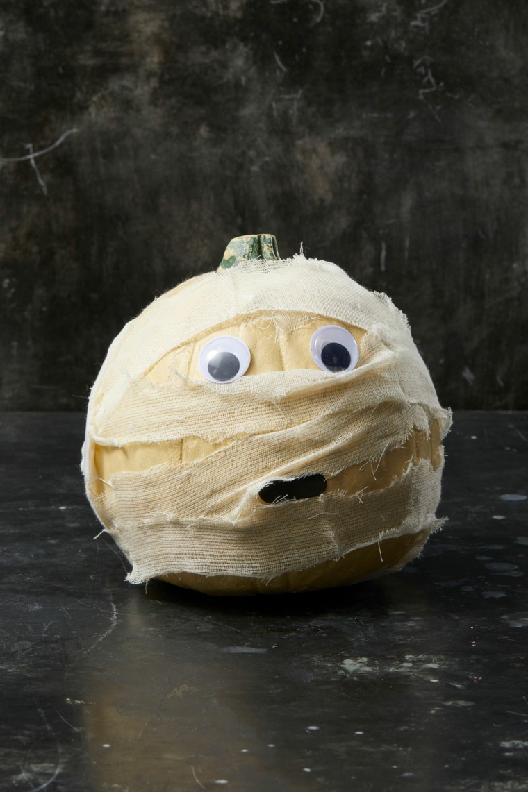 Zucca bendata, zucca con occhi incollati, immagini di zucche di Halloween