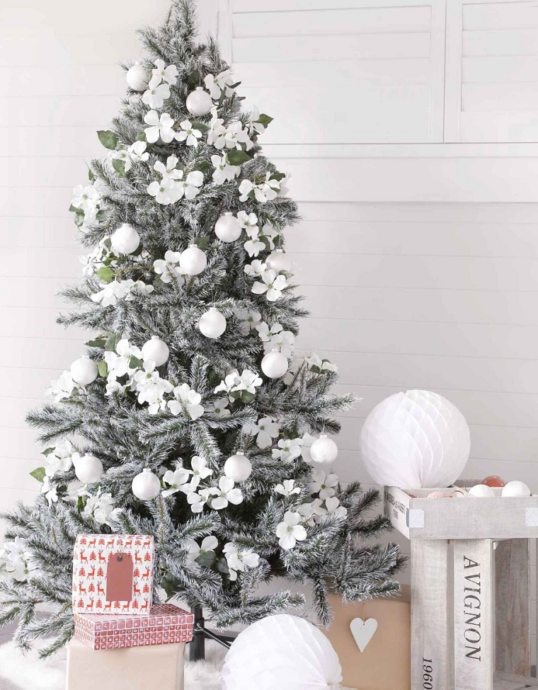 addobbi di Natale bianchi idea albero