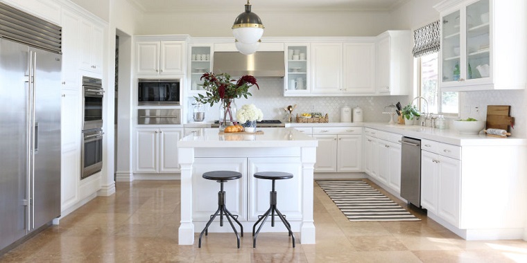 Cucine moderne bianche una scelta innovativa e particolare ... Cucina bianca moderna con isola