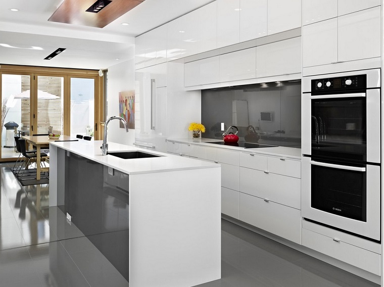 cucina bianca moderna decorata elegante