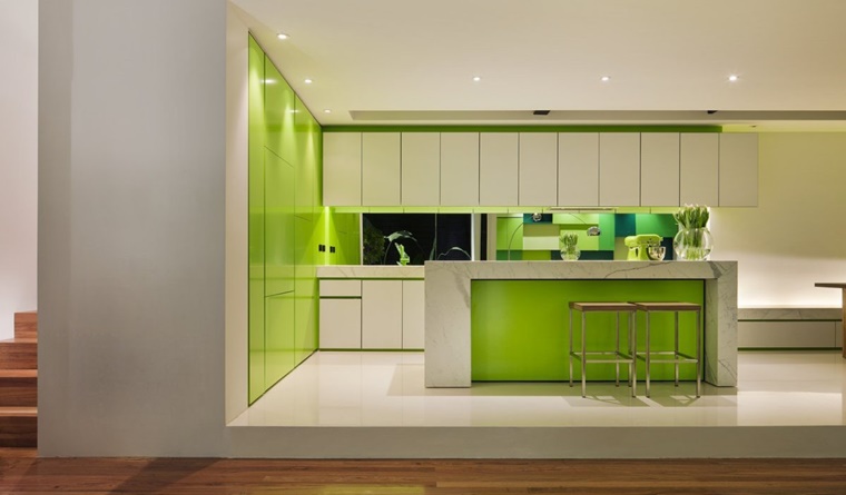 cucine bianche colore verde come contrasto