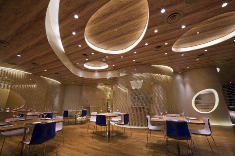 illuminazione tetto legno faretti incasso salotto moderno