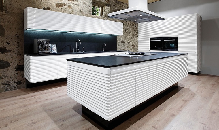 immagini cucine moderne colore bianco paraschizzi nero lucido