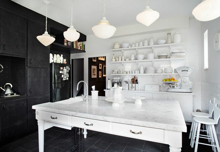 interessante contrasto bianco nero cucina moderna
