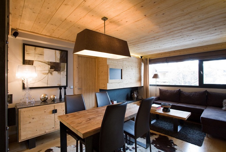 mini appartamento arredato mobili legno naturale