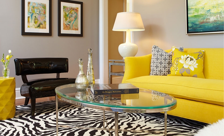 salotto moderno divano giallo tappeto zebra
