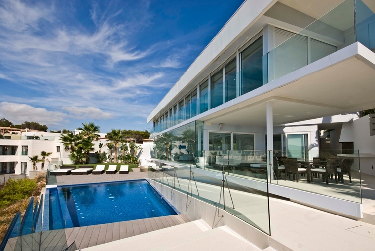 terrazzi moderni piscina piccola sdrai