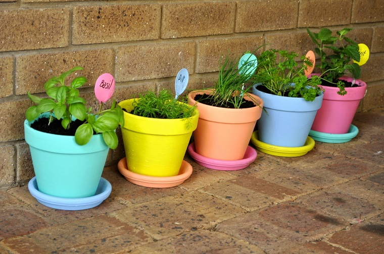 Vasi terracotta, tante idee originali per realizzare decorazioni fai ... Vasi per piante fai da te
