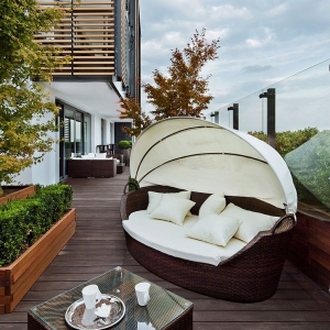 Arredo balcone: tante idee utilizzando piante, cuscini e mobili da esterno