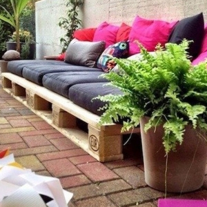Arredo terrazzo: largo a fantasia e creatività utilizzando i pallet