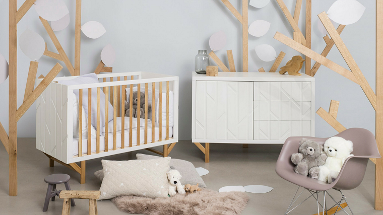 cameretta neonati mobili bianchi decorazioni legno
