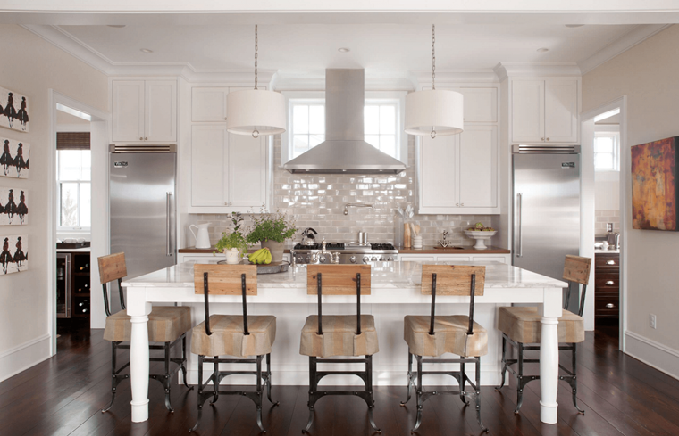 cucina classica mobili bianchi paraschizzi elegante