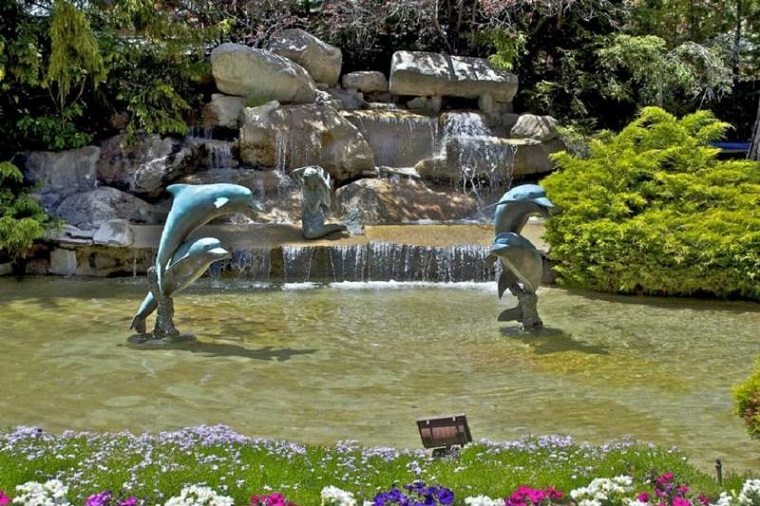 fontana da giardino sculture delfini