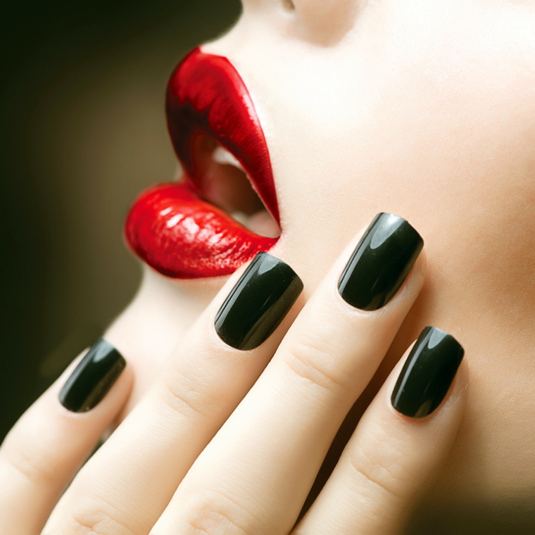 idea bellezza manicure stile classico smalto nero
