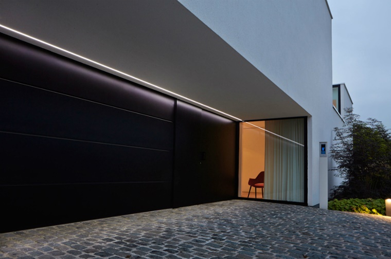 Illuminazione moderna per interni: luce incorporata e soluzioni di ... Illuminazione casa esterno