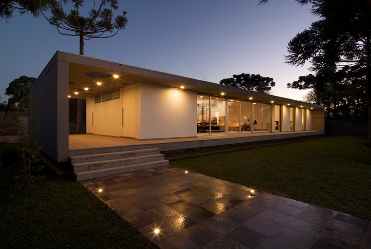 Illuminazione moderna per interni: luce incorporata e soluzioni di ... Illuminazione casa esterno