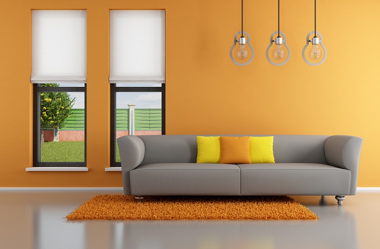 parete soggiorno color ocra design moderno