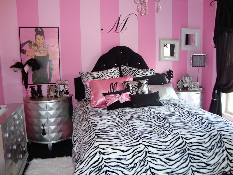 pareti decorate camerette ragazze righe rosa