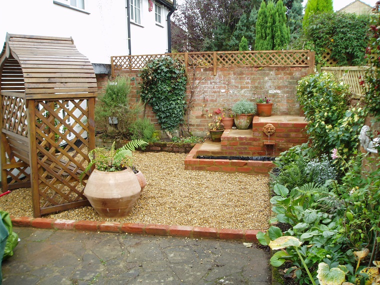 arredamento giardino piccolo idea stile rustico