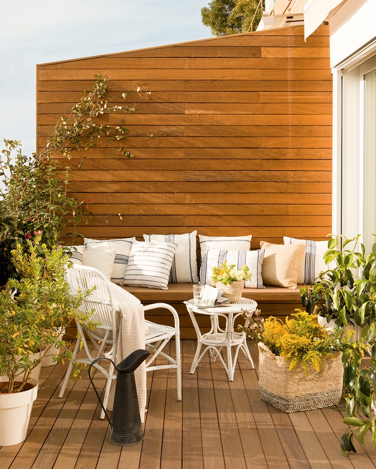 arredare il terrazzo modo accogliente mobili legno