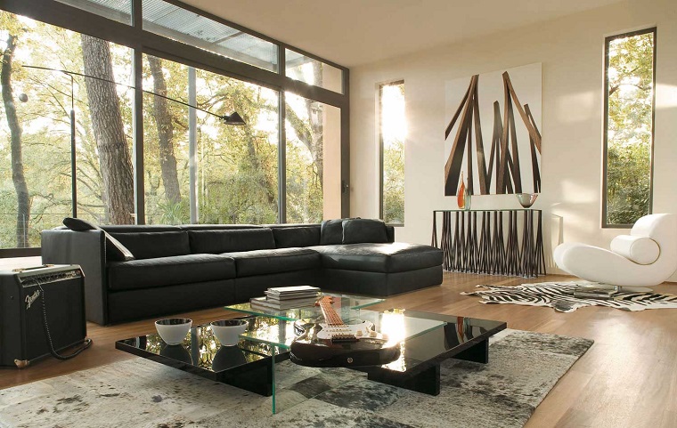 arredo soggiorno moderno divano grande colore nero tavolino basso