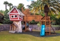 Giochi da giardino: ecco come progettare casette, scivoli e altalene
