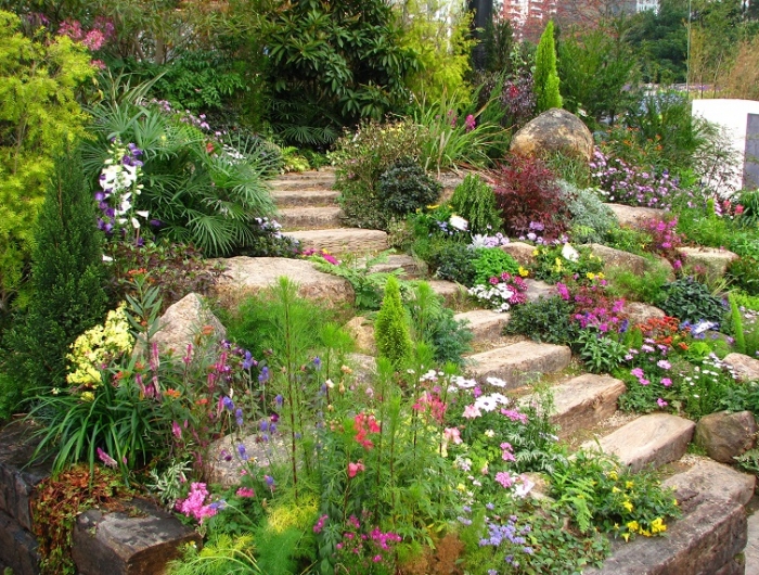 Giardini in pendenza: qualche consiglio per sfruttarli al meglio