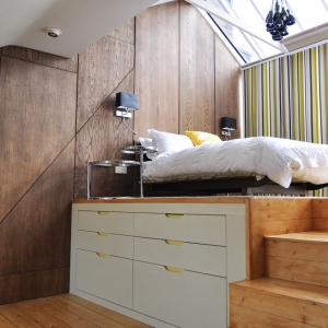 Letto soppalco con varie soluzioni salvaspazio di design