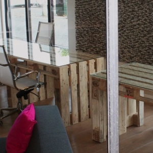 Mobili ufficio: ecco alcune proposte di design riutilizzando i pallet