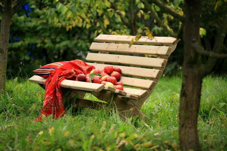panche da giardino decorate mele