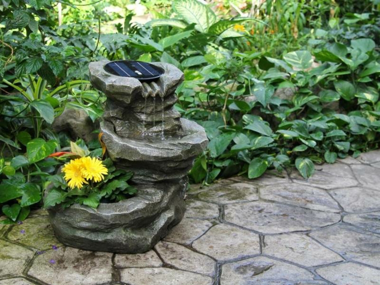 piccola fontana roccia semplice originale