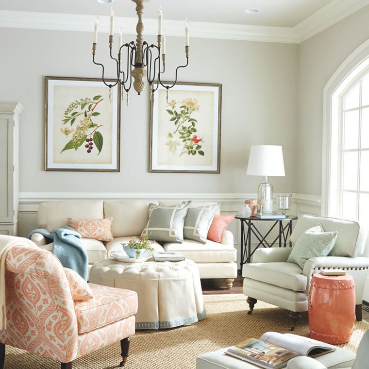 soggiorno arredato decorato tonalita colori caldi