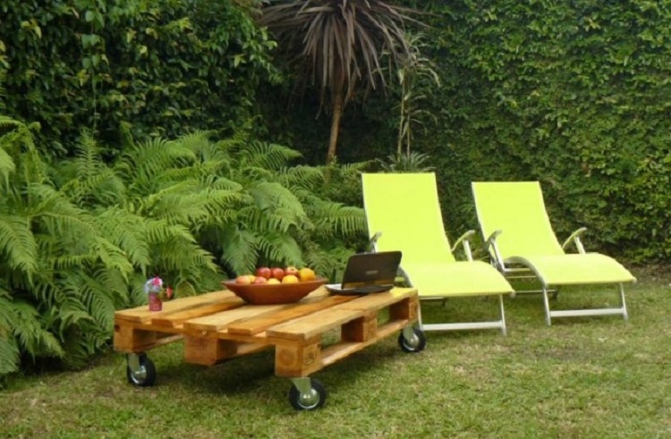tavolini da giardino semplici utili funzionali