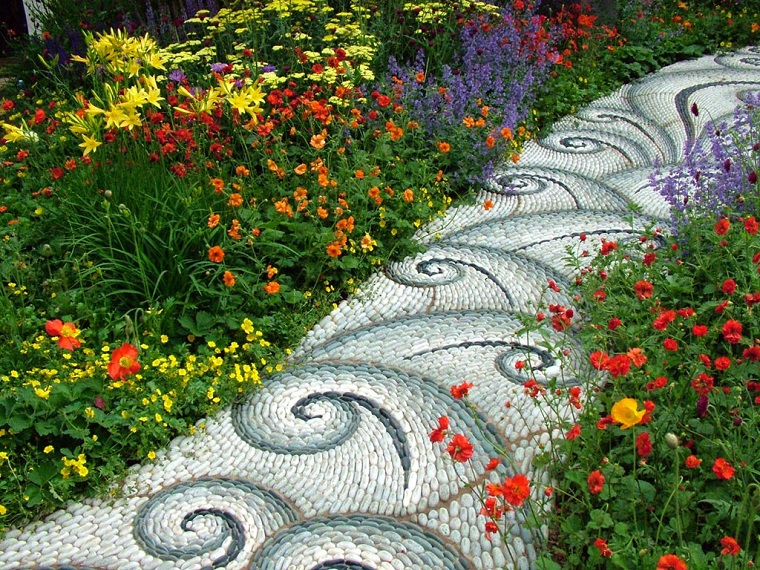 vialetto giardino realizzato mosaico