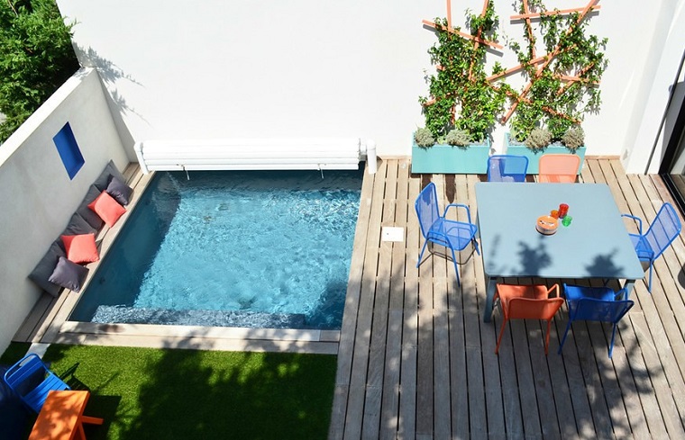 arredare un terrazzo design piccola piscina